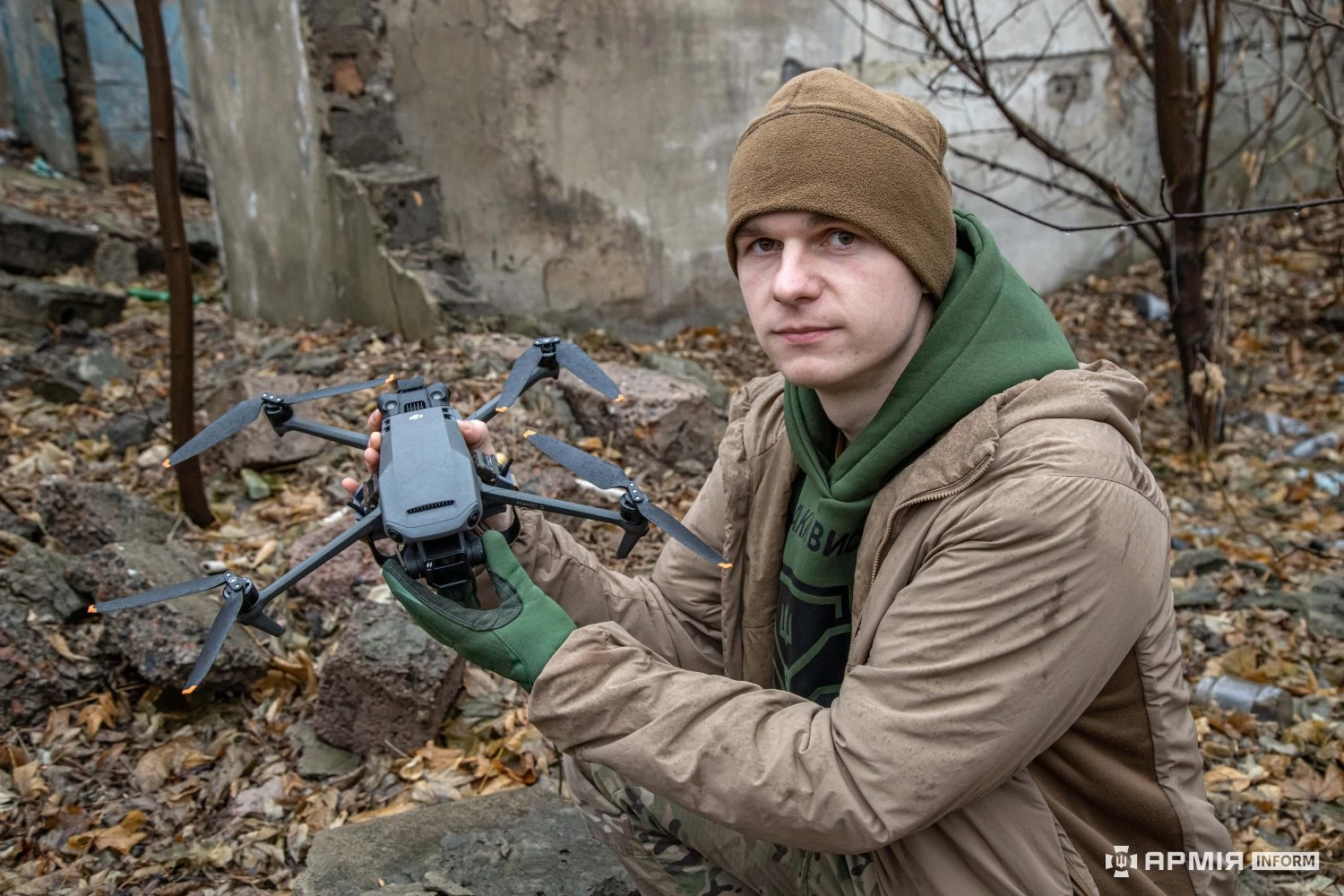 Пильнувати й виявляти ворожі об’єкти екіпажам підрозділу «Хижаки висот» доводиться цілодобово. Фото Наталії КРАВЧУК